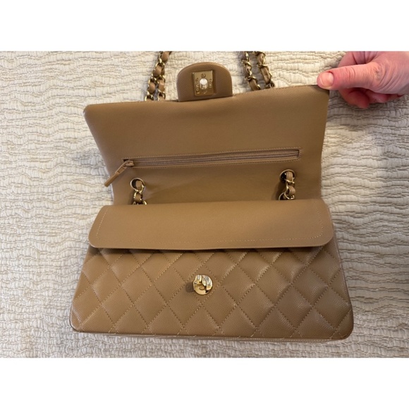 CHANEL CLASSIC DOUBLE FLAP MEDIUM CAVIAR LEATHER - LIKE NEW CONDITION - Picture 10 of 16
